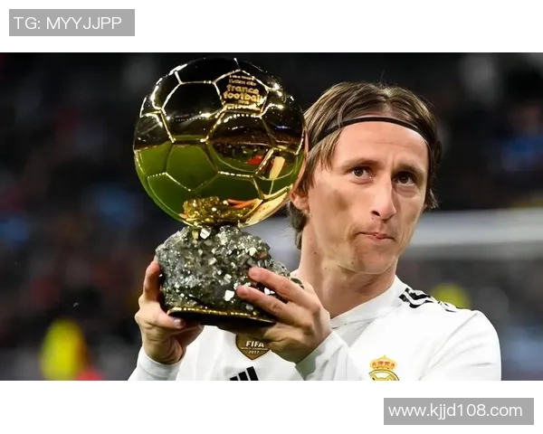 当足球巨星化身满头白发老人重返赛场引发意想不到的震撼场面